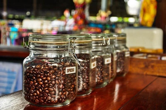 Bảo quản cà phê rang hạt trong hũ kín