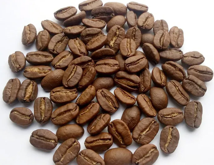Hạt cà phê Moka có rãnh giữa hình chữ S cong nhẹ