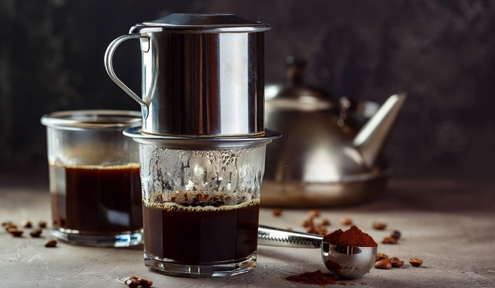 Thưởng thức cà phê Excelsa bằng cách pha phin